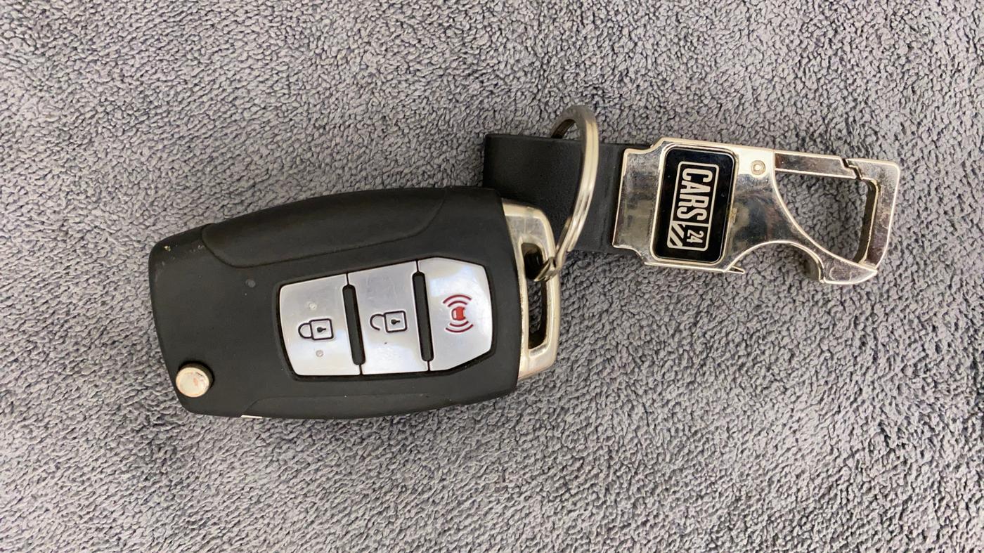 2019 Mahindra XUV300 W8 (O) 1.2 PETROL, Petrol, Manual, 58,737 km, Key Close Up