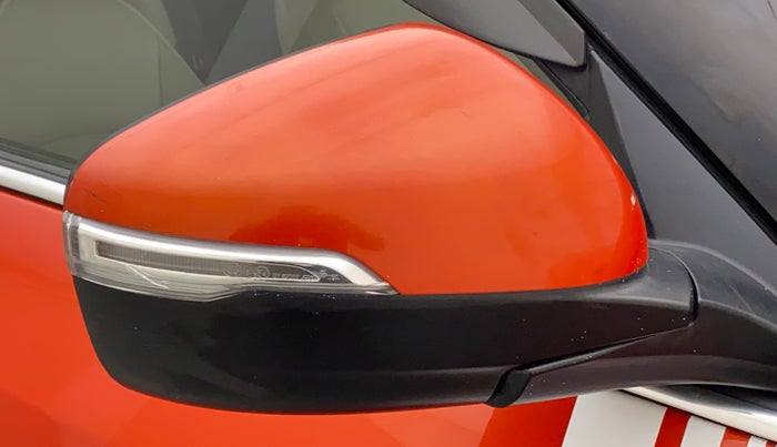 2019 Mahindra XUV300 W8 (O) 1.2 PETROL, Petrol, Manual, 58,737 km, Right rear-view mirror - Indicator light has minor damage
