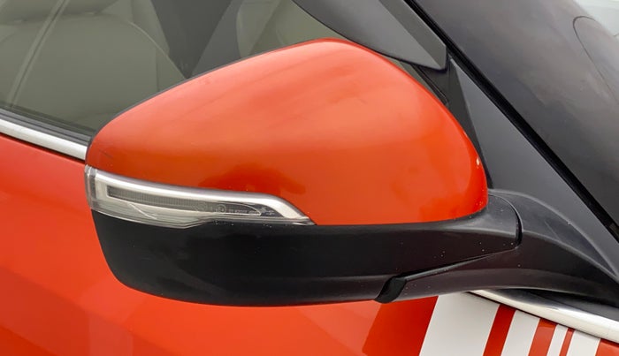 2019 Mahindra XUV300 W8 (O) 1.2 PETROL, Petrol, Manual, 58,737 km, Right rear-view mirror - Folding motor not working
