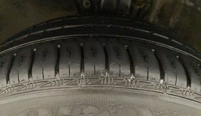 2011 Volkswagen Polo HIGHLINE1.2L, Petrol, Manual, 92,316 km, Left Front Tyre Tread