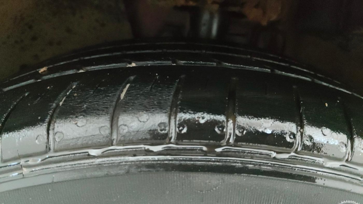 2022 Volkswagen Polo HIGHLINE PLUS 1.0L TSI, Petrol, Manual, 32,219 km, Left Front Tyre Tread