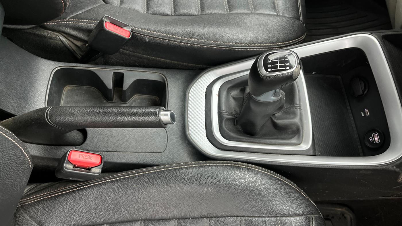 2021 KIA SONET HTX 1.5, Diesel, Manual, 70,806 km, Gear Lever