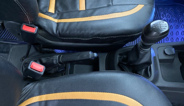 2017 Renault Kwid RXT 1.0, Petrol, Manual, 65,079 km, Gear Lever