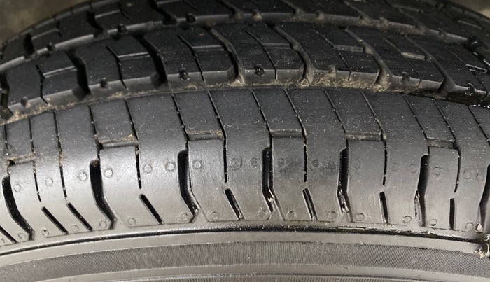 2017 Renault Kwid RXT 1.0, Petrol, Manual, 65,079 km, Left Rear Tyre Tread