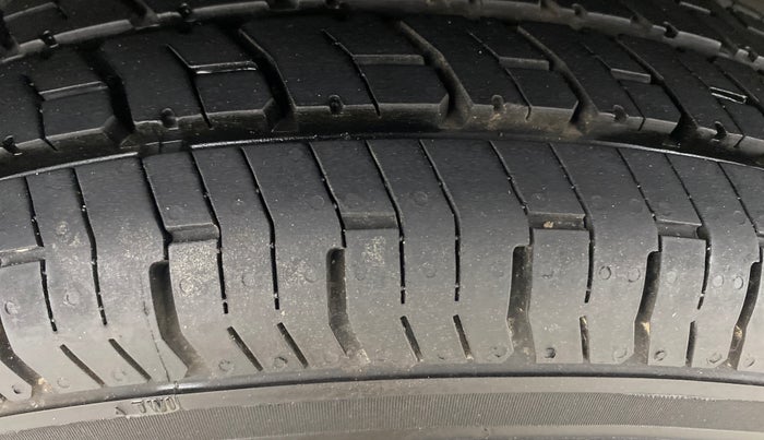 2017 Renault Kwid RXT 1.0, Petrol, Manual, 65,079 km, Right Rear Tyre Tread