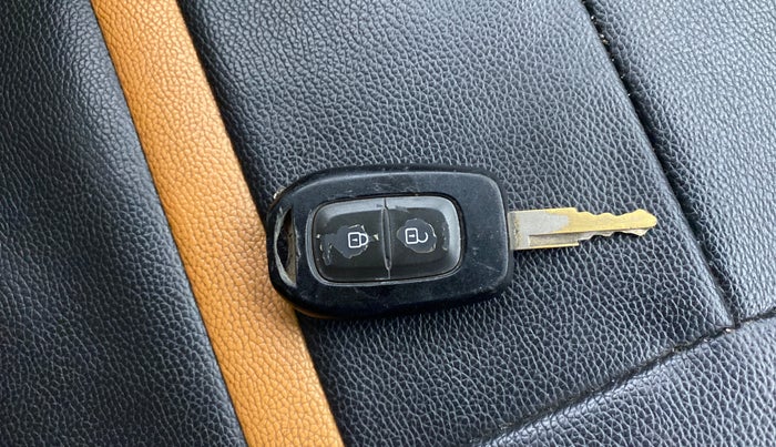 2017 Renault Kwid RXT 1.0, Petrol, Manual, 65,079 km, Key Close Up