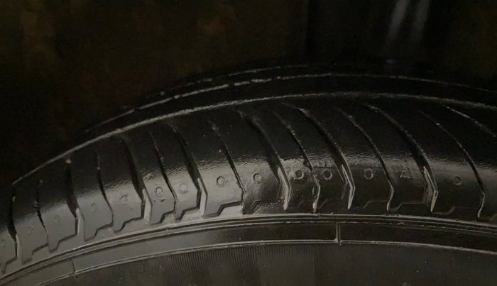 2023 Nissan MAGNITE XE, Petrol, Manual, 25,551 km, Left Rear Tyre Tread