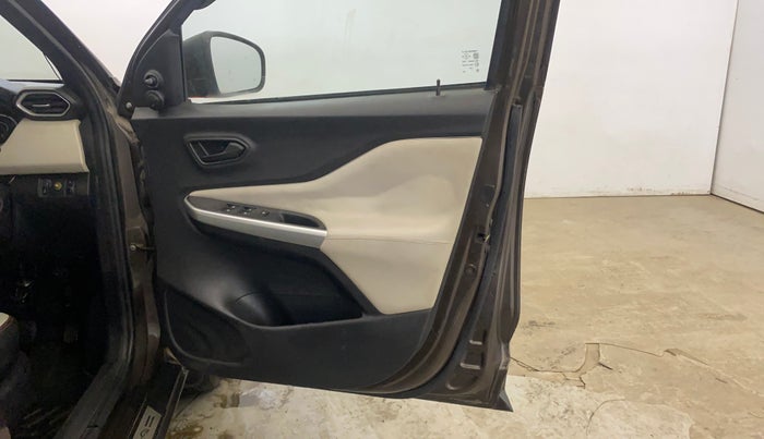 2023 Nissan MAGNITE XE, Petrol, Manual, 25,551 km, Driver Side Door Panels Control