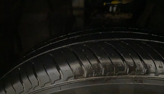 2023 Nissan MAGNITE XE, Petrol, Manual, 25,551 km, Left Front Tyre Tread