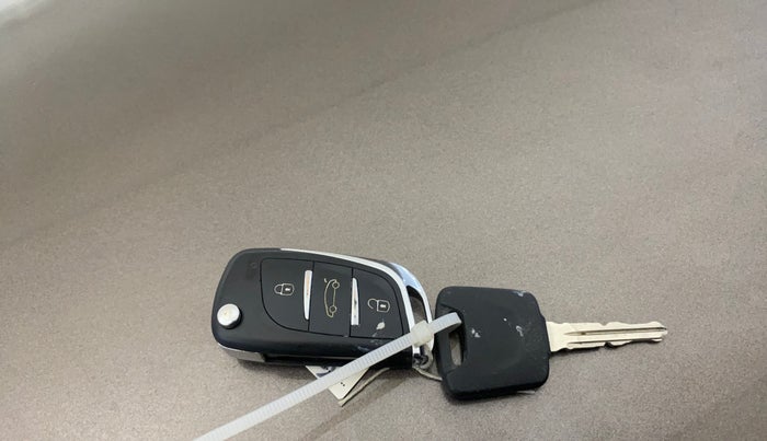 2023 Nissan MAGNITE XE, Petrol, Manual, 25,551 km, Key Close Up