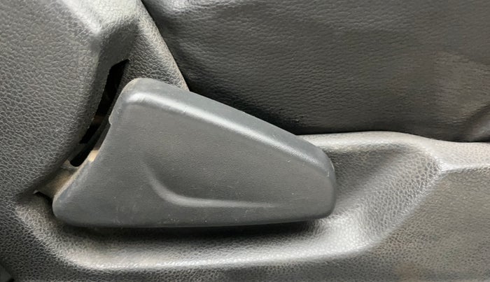 2016 Renault Kwid RXT 0.8, Petrol, Manual, 80,098 km, Driver Side Adjustment Panel