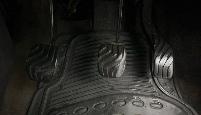 2016 Renault Kwid RXT 0.8, Petrol, Manual, 80,098 km, Pedals