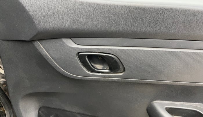 2016 Renault Kwid RXT 0.8, Petrol, Manual, 80,098 km, Driver Side Door Panels Control