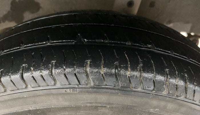 2016 Renault Kwid RXT 0.8, Petrol, Manual, 80,098 km, Left Rear Tyre Tread