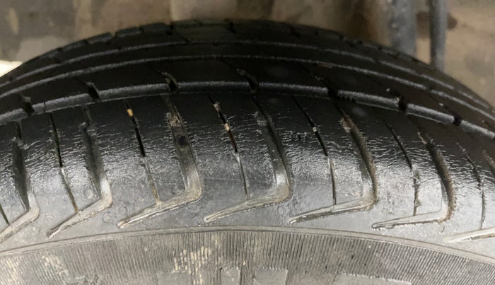 2016 Renault Kwid RXT 0.8, Petrol, Manual, 80,098 km, Right Rear Tyre Tread