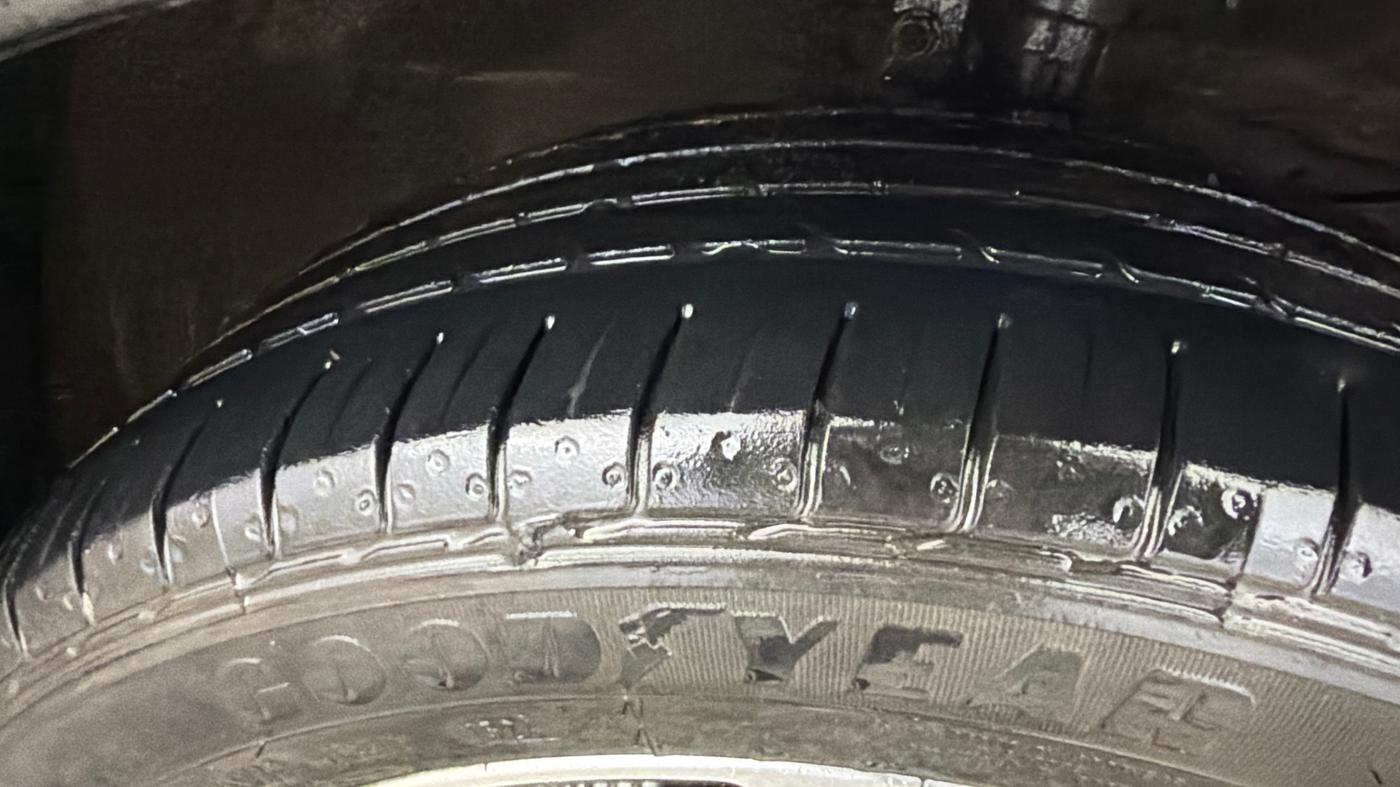 2024 Maruti Ciaz ALPHA  AT 1.5 SHVS PETROL, Petrol, Automatic, 42,080 km, Right Front Tyre Tread