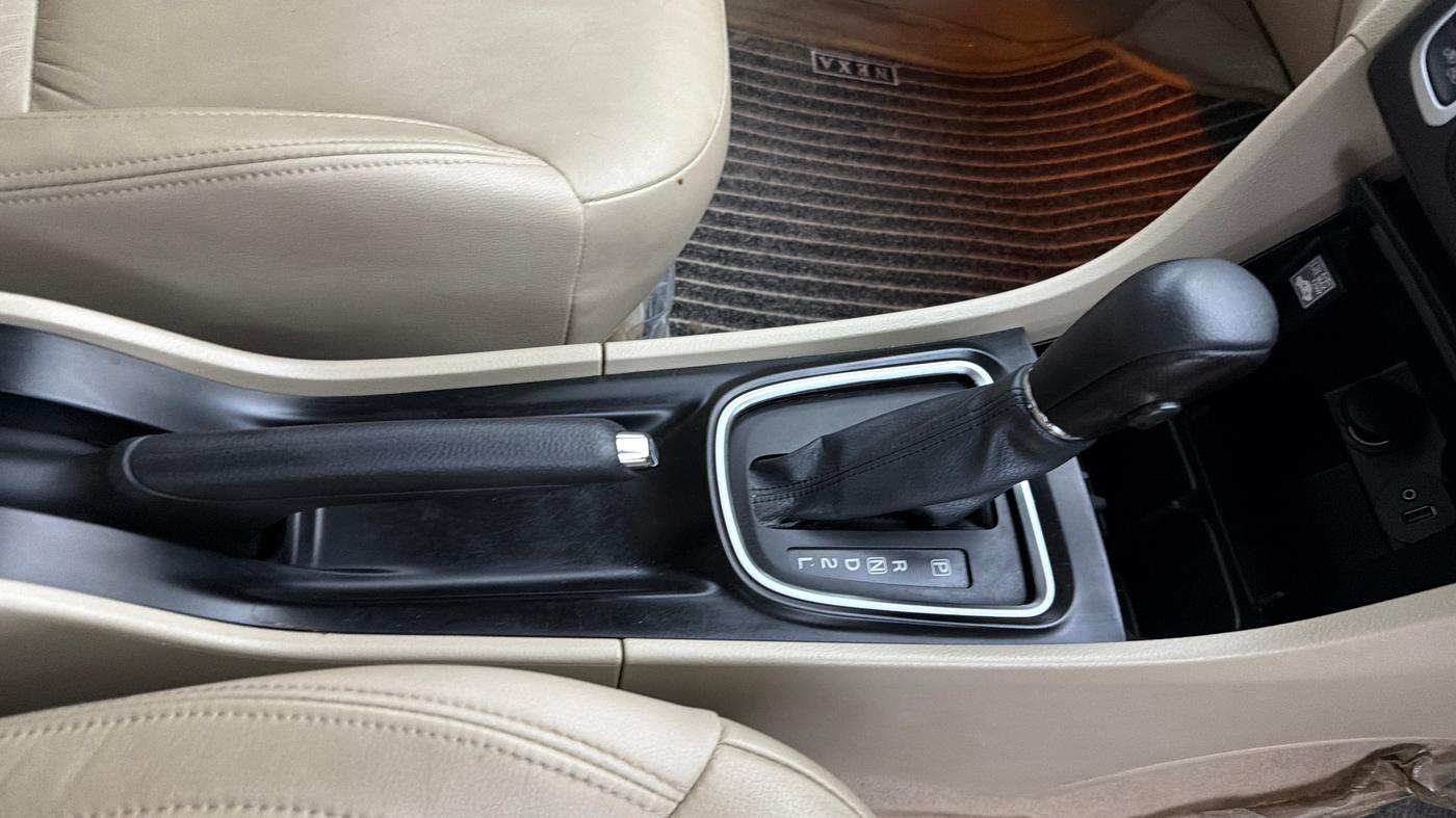 2024 Maruti Ciaz ALPHA  AT 1.5 SHVS PETROL, Petrol, Automatic, 42,080 km, Gear Lever