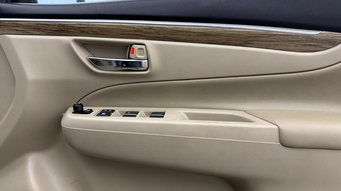 2024 Maruti Ciaz ALPHA  AT 1.5 SHVS PETROL, Petrol, Automatic, 42,080 km, Driver Side Door Panels Control