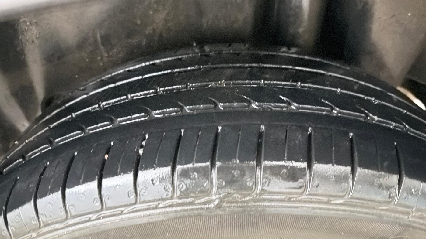 2024 Maruti Ciaz ALPHA  AT 1.5 SHVS PETROL, Petrol, Automatic, 42,080 km, Left Rear Tyre Tread