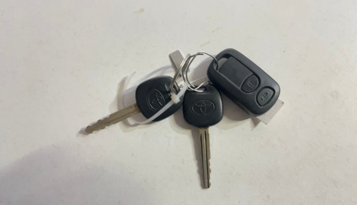 2014 Toyota Etios G, Petrol, Manual, 1,14,143 km, Key Close Up