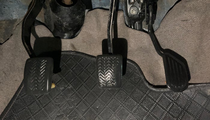 2014 Toyota Etios G, Petrol, Manual, 1,14,143 km, Pedals