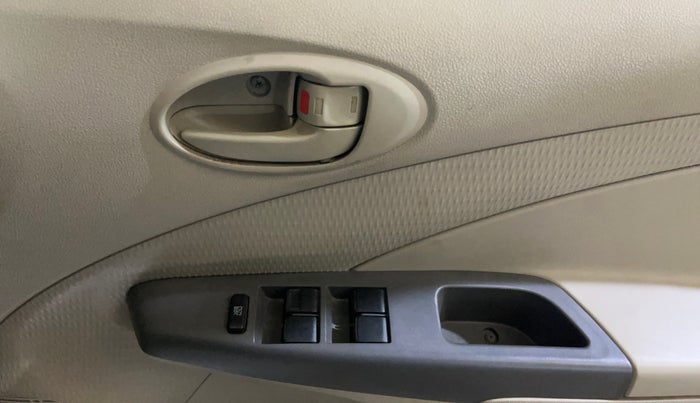 2014 Toyota Etios G, Petrol, Manual, 1,14,143 km, Driver Side Door Panels Control
