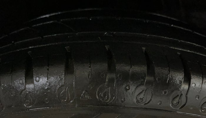 2020 Renault Kwid RXT 1.0 (O), Petrol, Manual, 47,923 km, Right Rear Tyre Tread