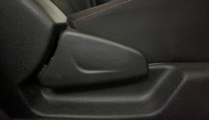 2020 Renault Kwid RXT 1.0 (O), Petrol, Manual, 47,923 km, Driver Side Adjustment Panel
