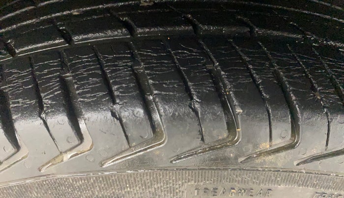 2016 Renault Kwid RXT 0.8, Petrol, Manual, 51,135 km, Right Front Tyre Tread