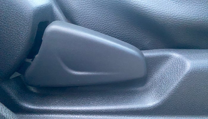 2016 Renault Kwid RXT 0.8, Petrol, Manual, 51,135 km, Driver Side Adjustment Panel