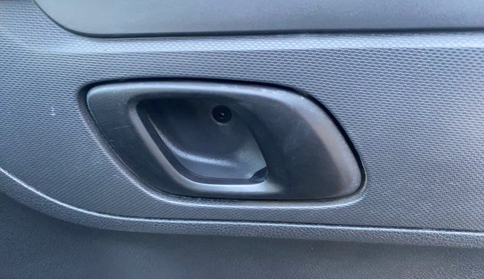 2016 Renault Kwid RXT 0.8, Petrol, Manual, 51,135 km, Driver Side Door Panels Control