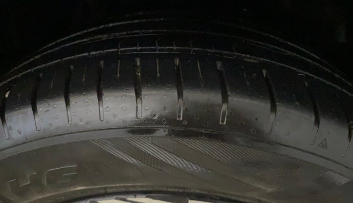 2023 Tata NEXON FEARLESS PLUS S 1.2 REVOTRON 7 DCA DT, Petrol, Automatic, 54,283 km, Right Front Tyre Tread