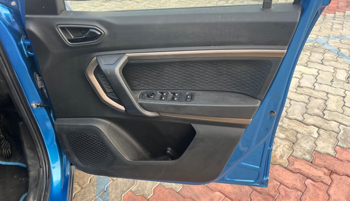 2021 Renault Kiger RXT MT, Petrol, Manual, 39,890 km, Driver Side Door Panels Control