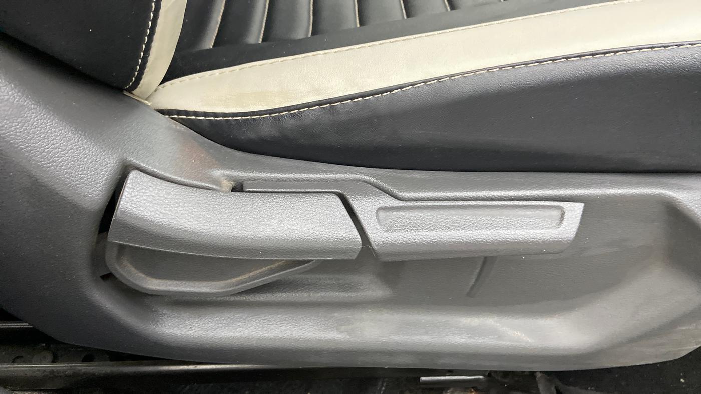 2021 Hyundai AURA S 1.2 CNG, CNG, Manual, 25,163 km, Driver Side Adjustment Panel