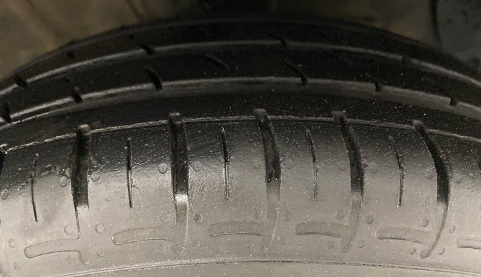 2021 Hyundai AURA S 1.2 CNG, CNG, Manual, 25,163 km, Right Front Tyre Tread