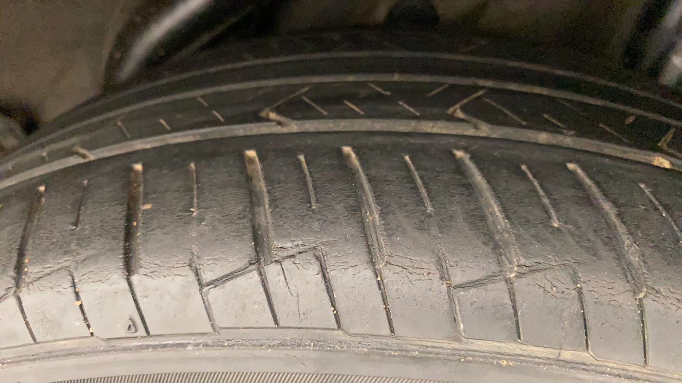 2017 Hyundai Verna 1.6 VTVT SX (O) AT, Petrol, Automatic, 29,735 km, Left Rear Tyre Tread