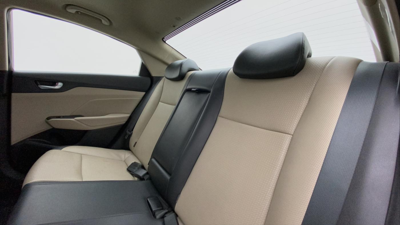 2017 Hyundai Verna 1.6 VTVT SX (O) AT, Petrol, Automatic, 29,735 km, Right Side Rear Door Cabin