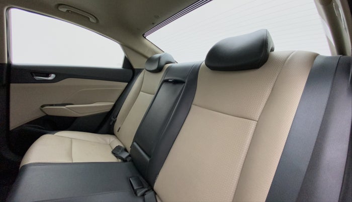 2017 Hyundai Verna 1.6 VTVT SX (O) AT, Petrol, Automatic, 29,735 km, Right Side Rear Door Cabin