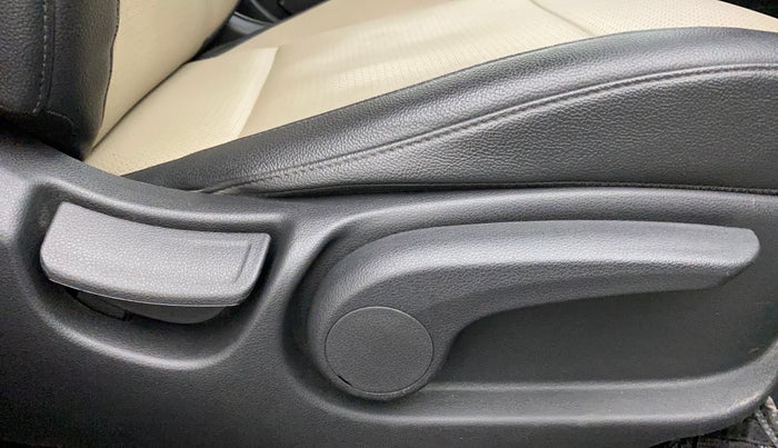 2017 Hyundai Verna 1.6 VTVT SX (O) AT, Petrol, Automatic, 29,735 km, Driver Side Adjustment Panel