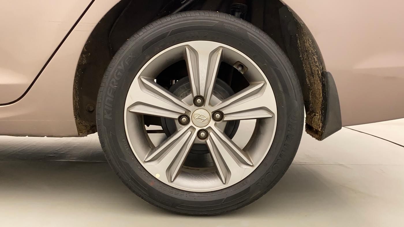 2017 Hyundai Verna 1.6 VTVT SX (O) AT, Petrol, Automatic, 29,735 km, Left Rear Wheel