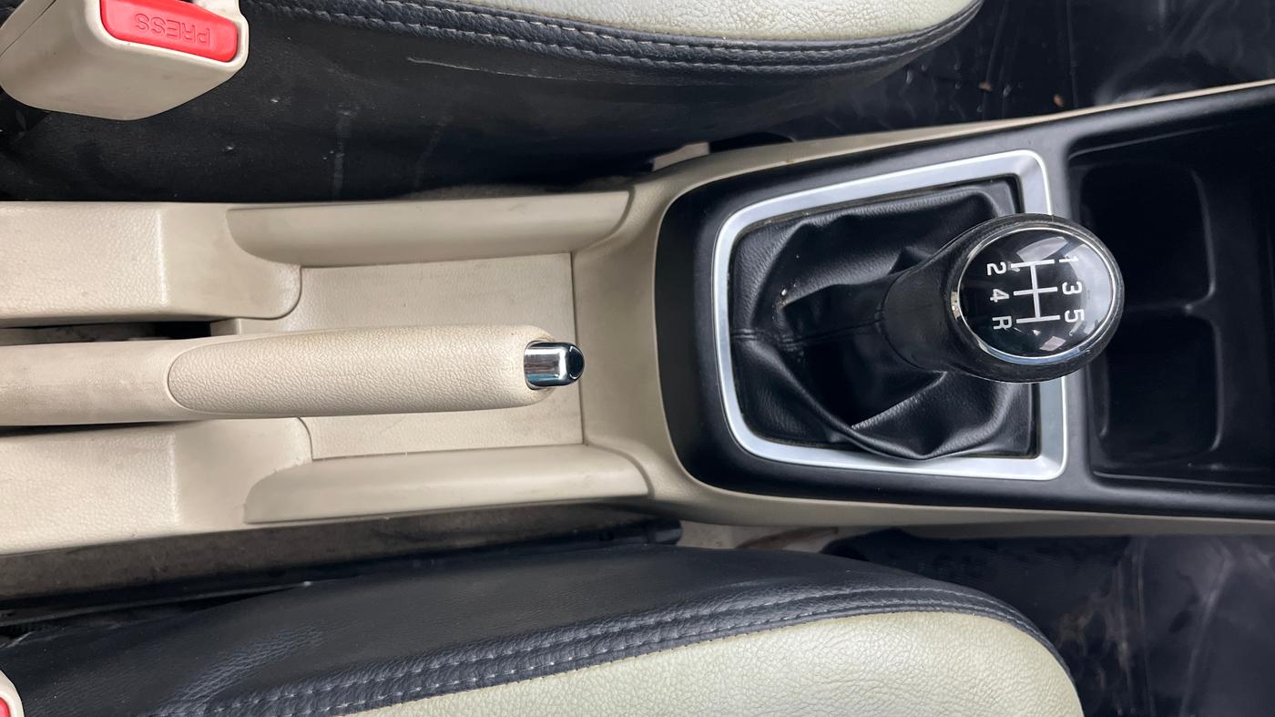2017 Maruti Dzire VXI, Petrol, Manual, 77,355 km, Gear Lever