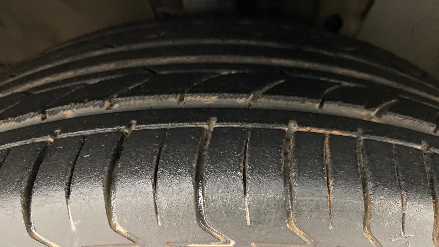 2017 Hyundai New Elantra 2.0 SX AT PETROL, Petrol, Automatic, 54,736 km, Right Front Tyre Tread