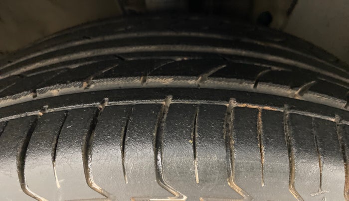 2017 Hyundai New Elantra 2.0 SX AT PETROL, Petrol, Automatic, 54,736 km, Right Front Tyre Tread