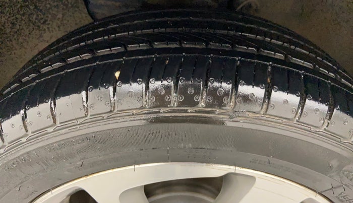 2015 Hyundai Elite i20 ASTA 1.2 (O), Petrol, Manual, 53,207 km, Left Front Tyre Tread