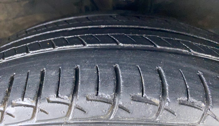 2015 Hyundai Verna FLUIDIC 1.6 VTVT S, Petrol, Manual, 42,111 km, Right Front Tyre Tread