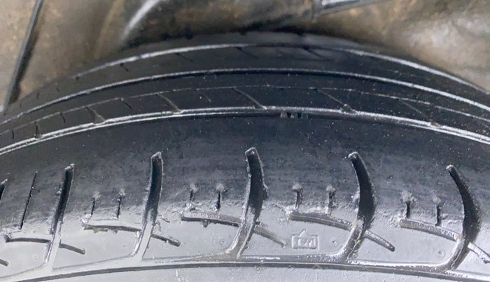 2015 Hyundai Verna FLUIDIC 1.6 VTVT S, Petrol, Manual, 42,111 km, Left Rear Tyre Tread