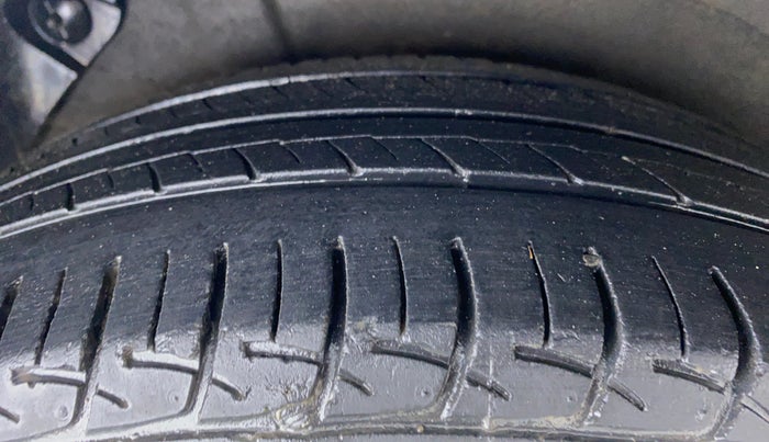 2015 Hyundai Verna FLUIDIC 1.6 VTVT S, Petrol, Manual, 42,111 km, Right Rear Tyre Tread