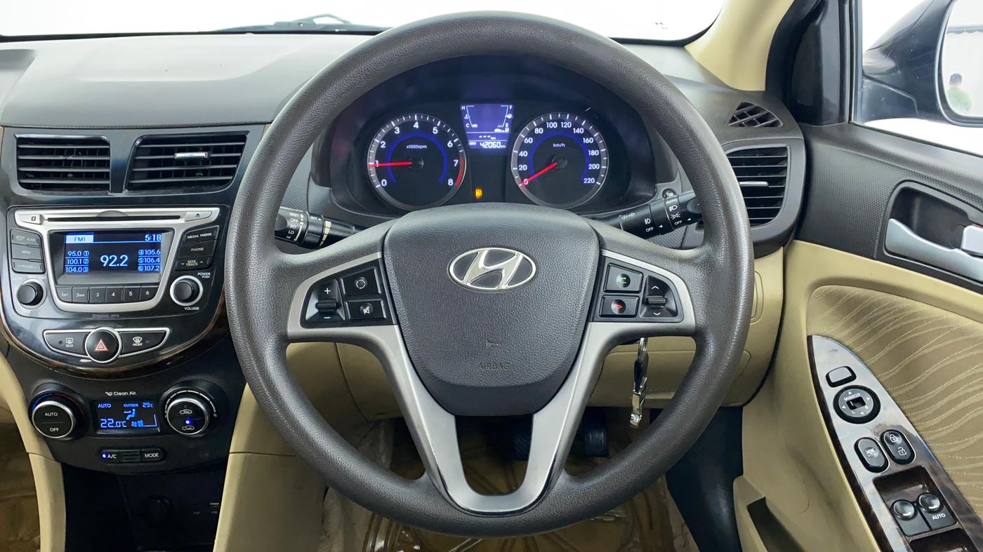 2015 Hyundai Verna FLUIDIC 1.6 VTVT S, Petrol, Manual, 42,111 km, Steering Wheel Close Up