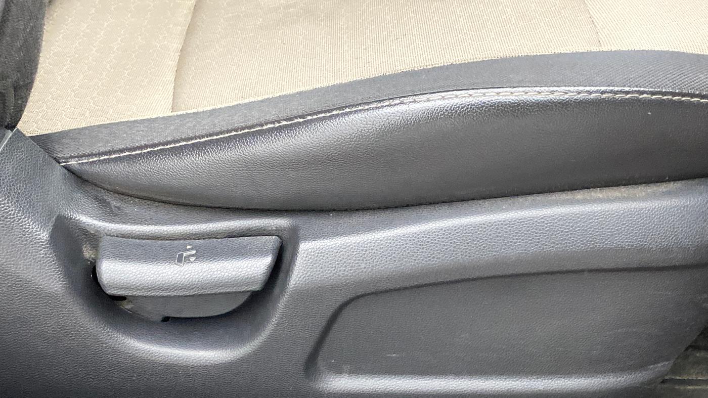 2015 Hyundai Elite i20 MAGNA 1.4 CRDI, Diesel, Manual, 53,350 km, Driver Side Adjustment Panel