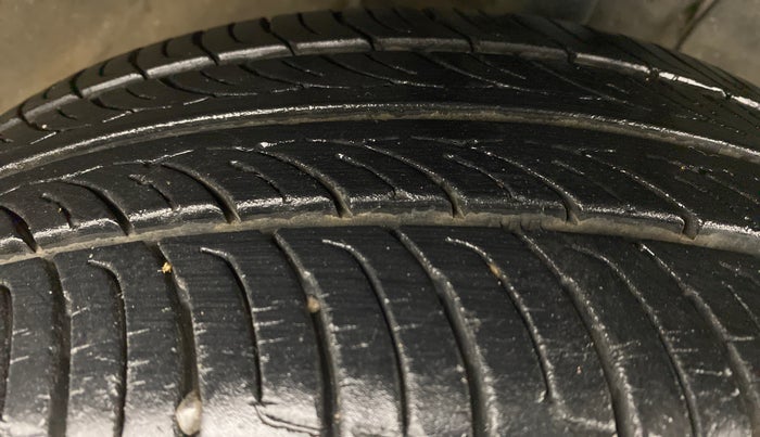 2011 Toyota Etios VX, Petrol, Manual, 54,675 km, Right Front Tyre Tread